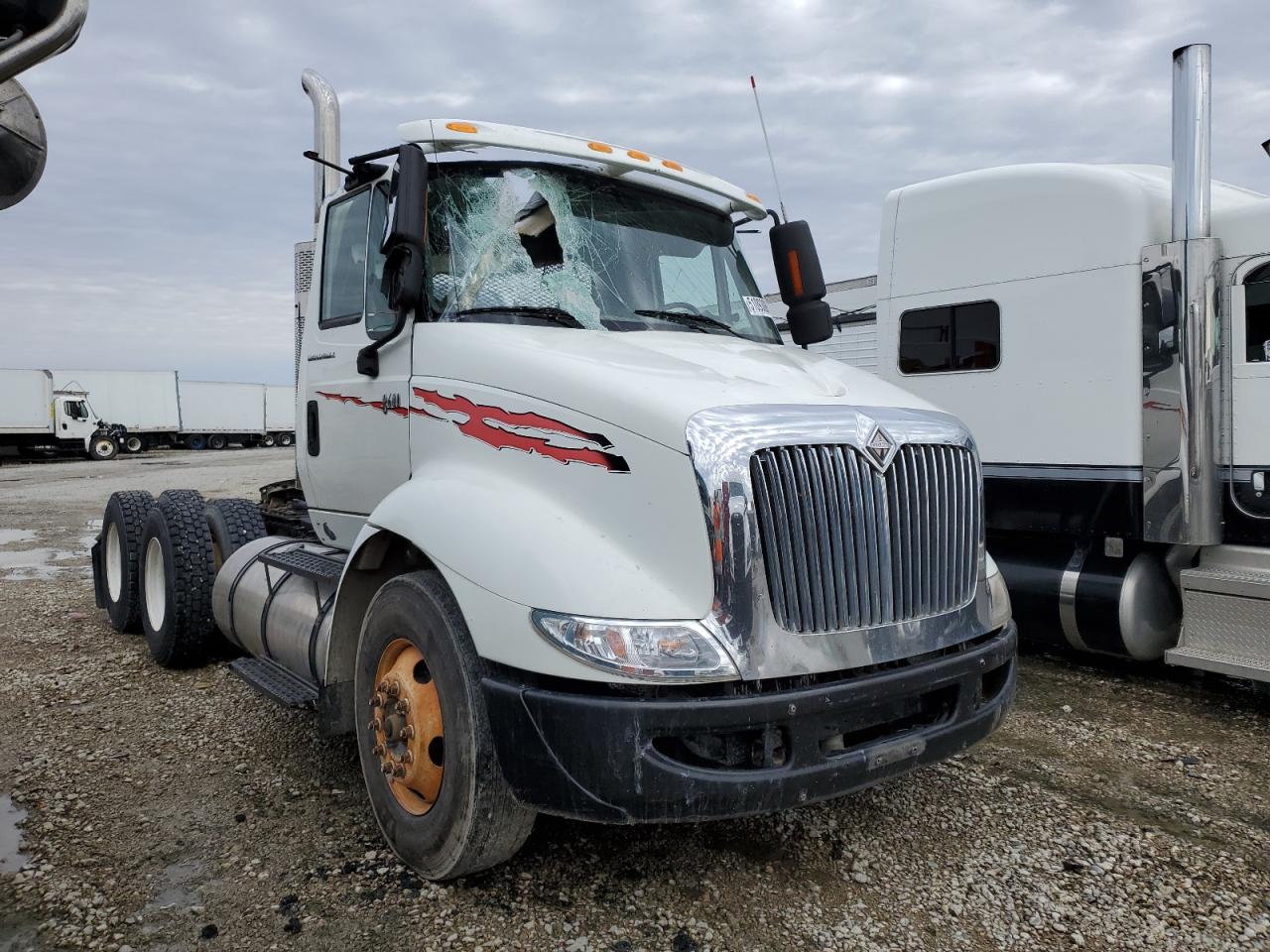 Cicero, IN에서 판매 중인 2005 International 8600 Semi Truck - Top/Roof