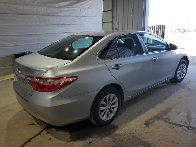  TOYOTA CAMRY 2017 Srebrny