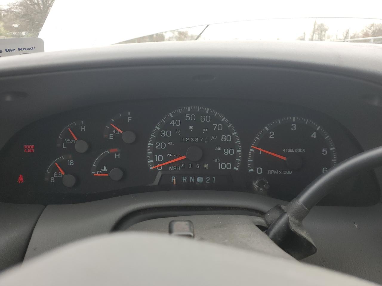 1998 Ford Expedition VIN: 1FMRU18W0WLA68991 Lot: 50852025