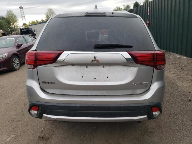  MITSUBISHI OUTLANDER 2018 Srebrny