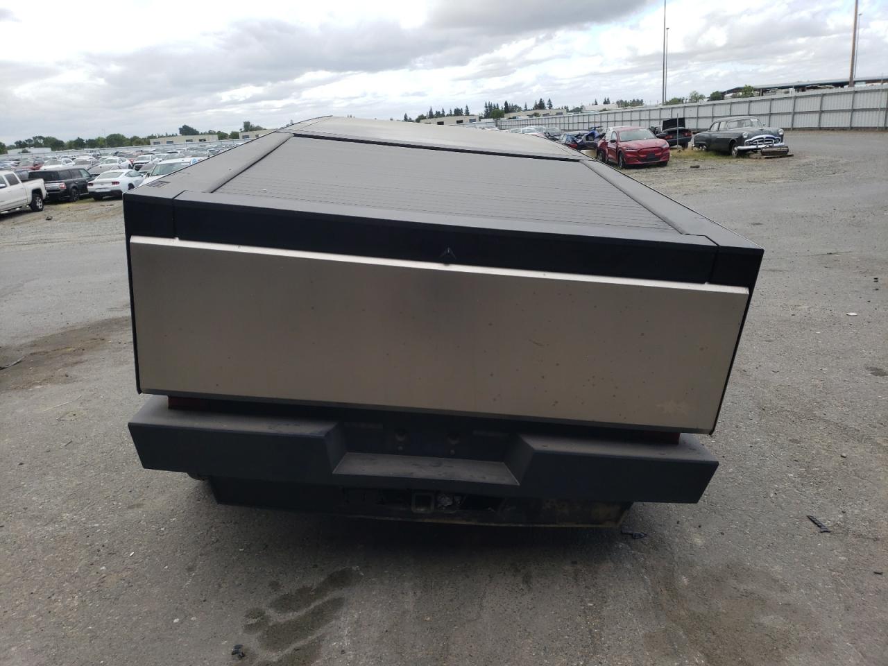2024 Tesla Cybertruck VIN: 7G2CEHEE1RA018520 Lot: 54367935