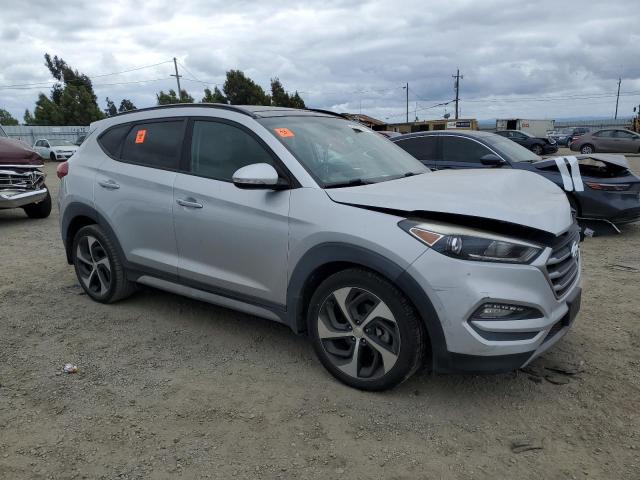  HYUNDAI TUCSON 2017 Серебристый