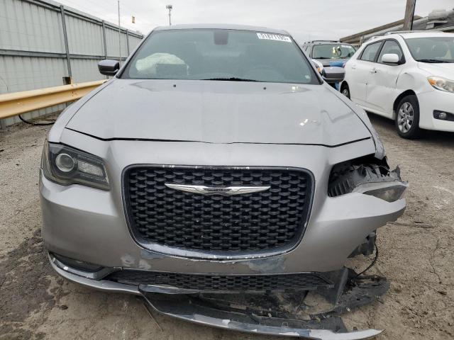  CHRYSLER 300 2017 Srebrny