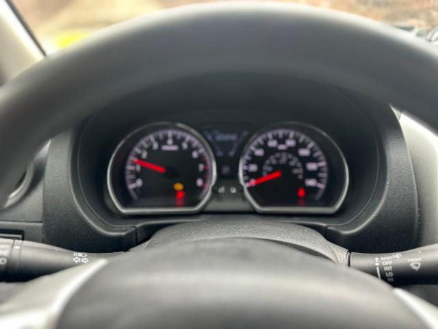 Sedans NISSAN VERSA 2016 Szary