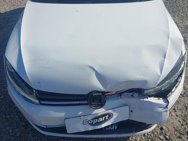 2017 VOLKSWAGEN GOLF SE NA