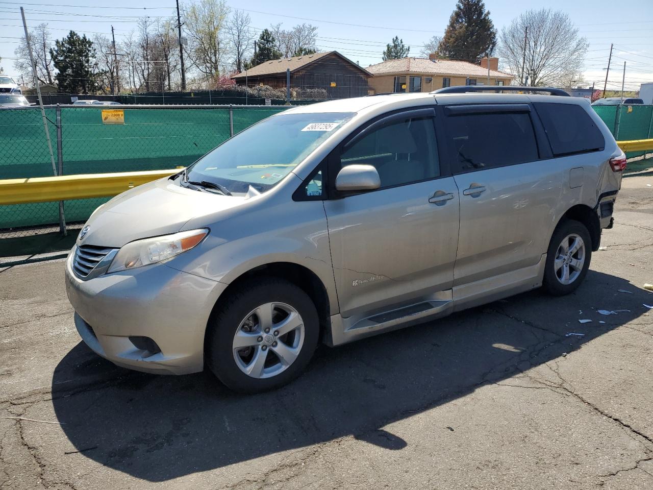 2015 Toyota Sienna Le იყიდება Denver-ში, CO - Rear End