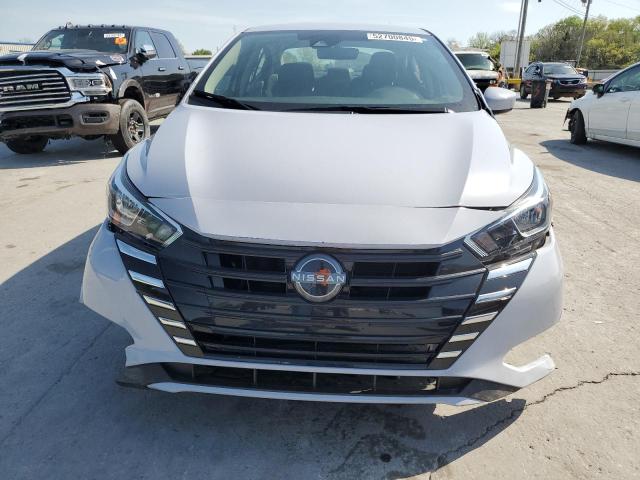  NISSAN VERSA 2023 Srebrny