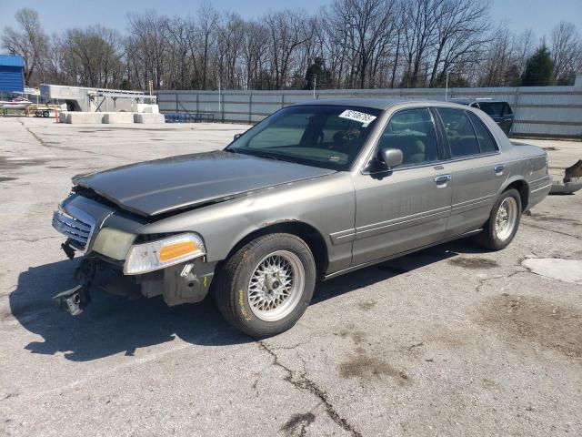 2000 Ford Crown Victoria 