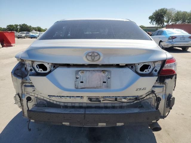  TOYOTA CAMRY 2018 Srebrny