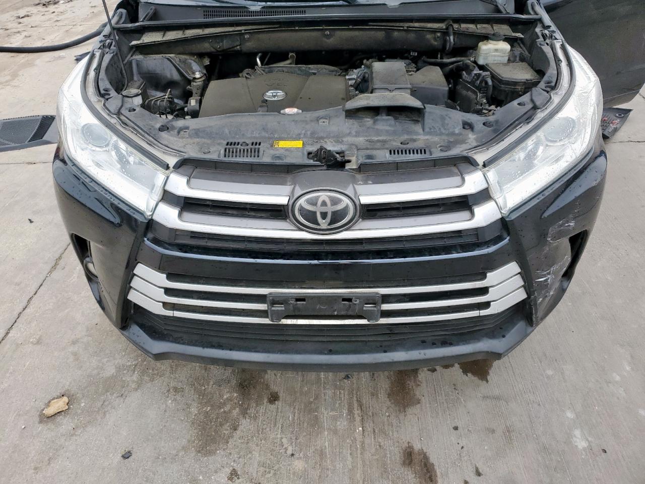 2018 Toyota Highlander Le VIN: 5TDZZRFH7JS275734 Lot: 52032685