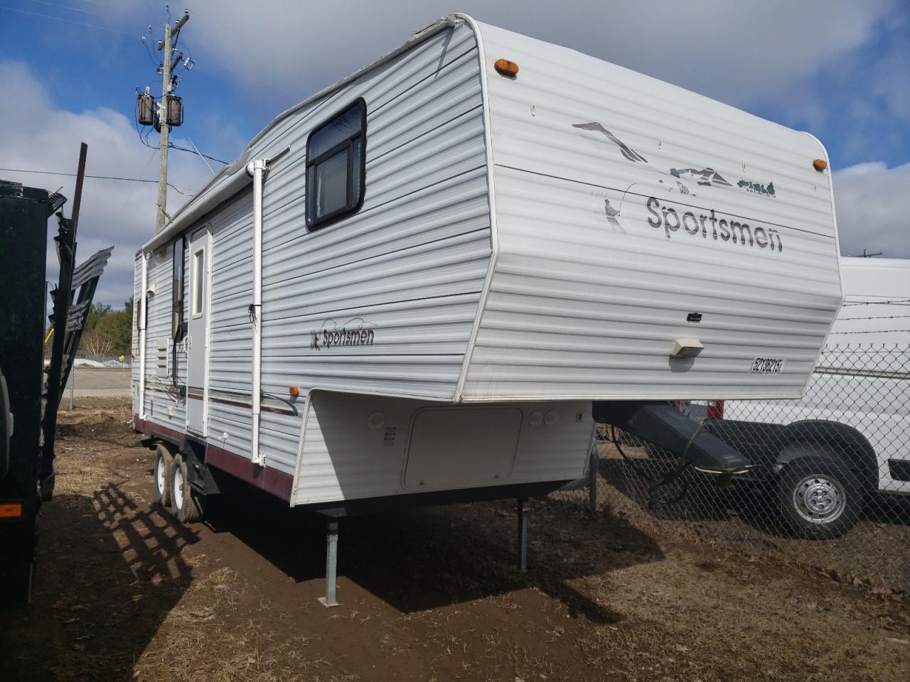 2003 Sportsmen Traveltrlr for Sale in Kincheloe, MI - Top/Roof