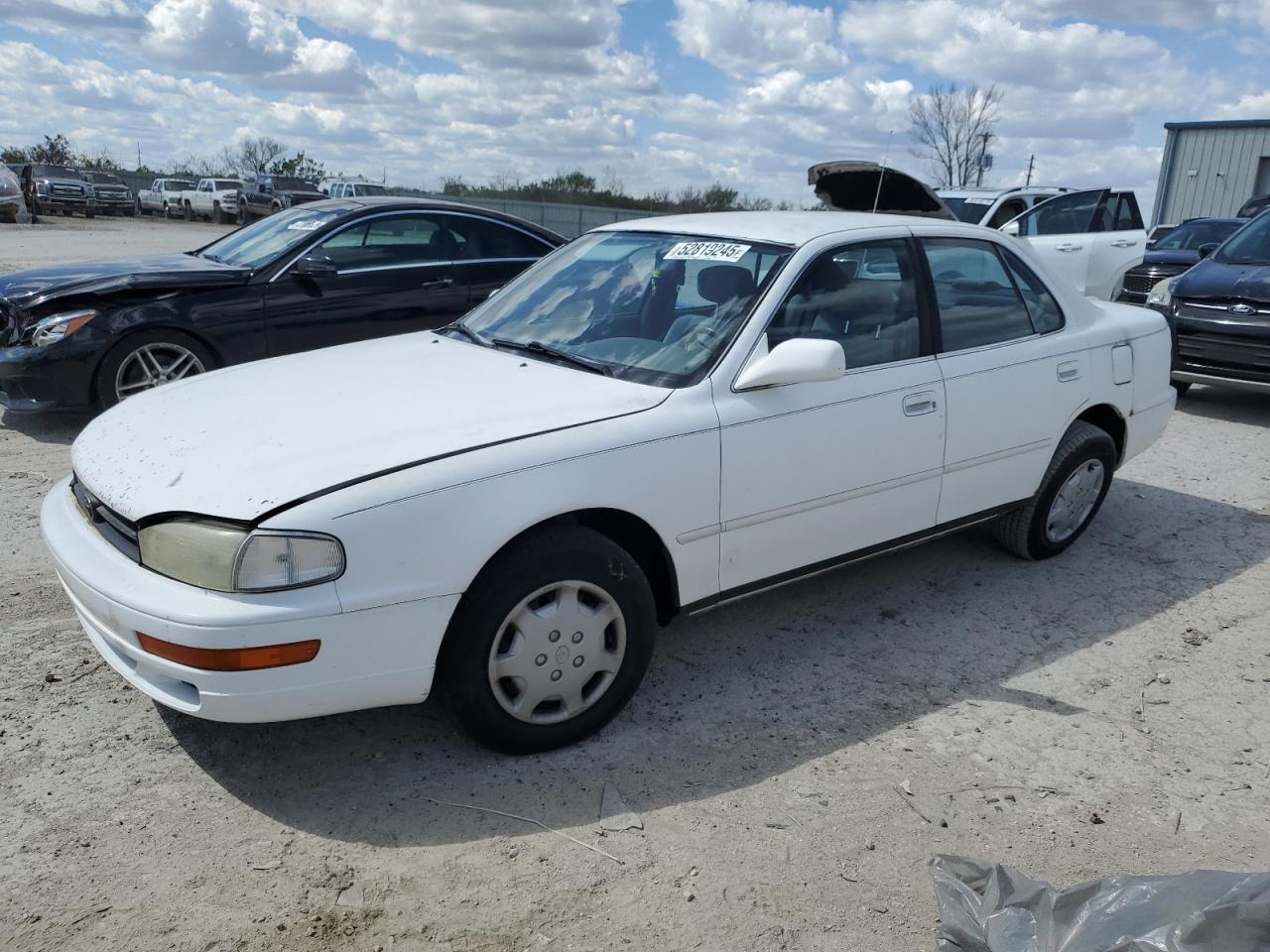 1994 Toyota Camry Le იყიდება Kansas City-ში, KS - Front End