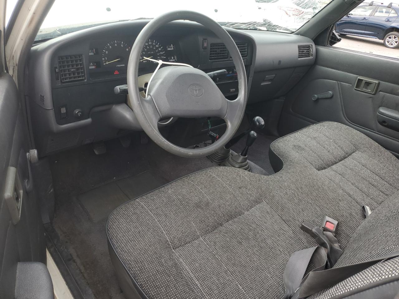 1995 Toyota Pickup 1/2 Ton Short Wheelbase Dx VIN: 4TARN01P4SZ315043 Lot: 53288995
