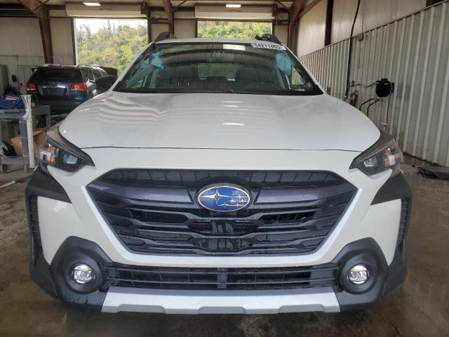  SUBARU OUTBACK 2024 White