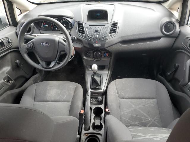 Sedans FORD FIESTA 2015 Srebrny