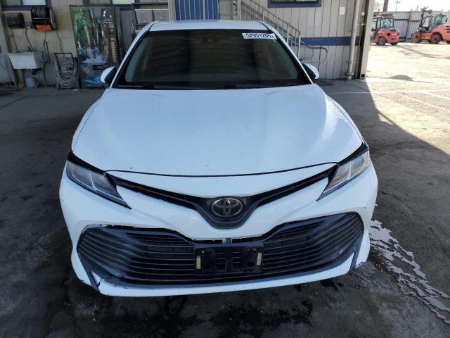  TOYOTA CAMRY 2018 Белый