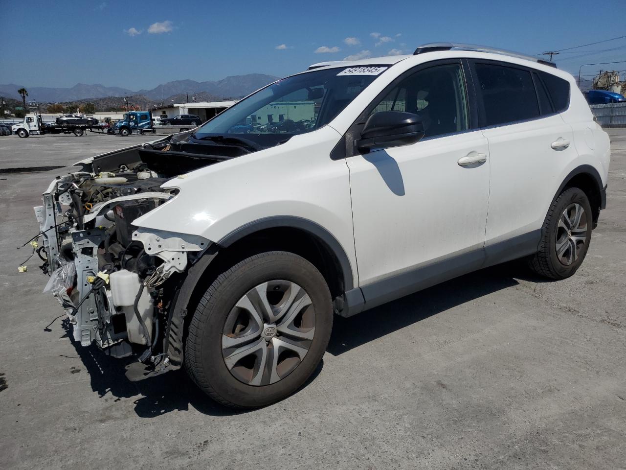 2016 Toyota Rav4 Le იყიდება Sun Valley-ში, CA - Rear End