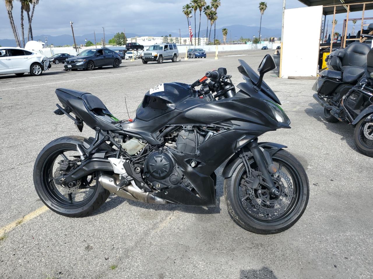2017 Kawasaki Ex650 F zu verkaufen in Van Nuys, CA - All Over