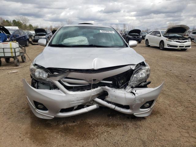  TOYOTA COROLLA 2013 Серебристый