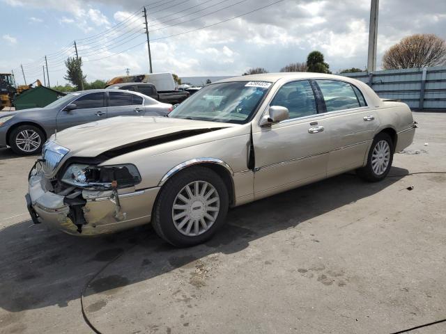 2005 Lincoln Town Car Signature