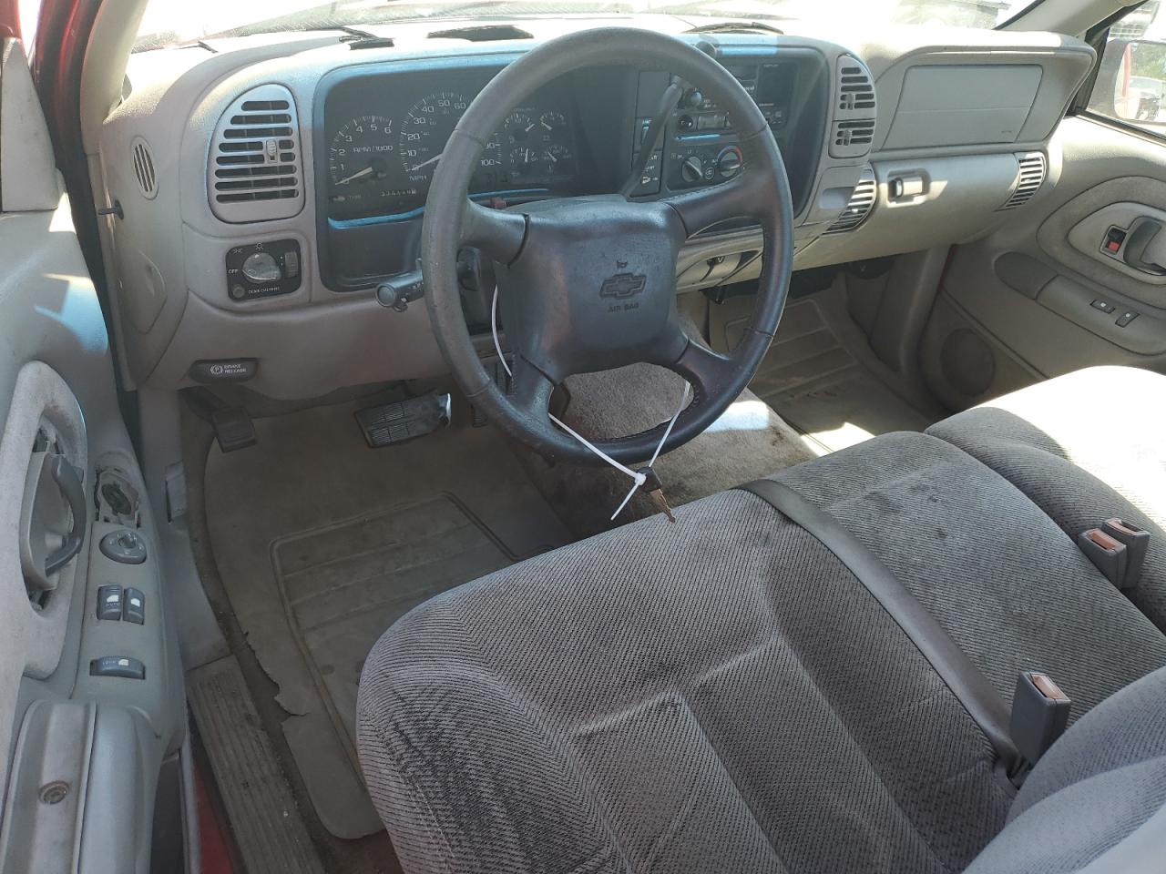 1998 Chevrolet Gmt-400 C1500 VIN: 1GCEC14R2WZ146898 Lot: 52628865