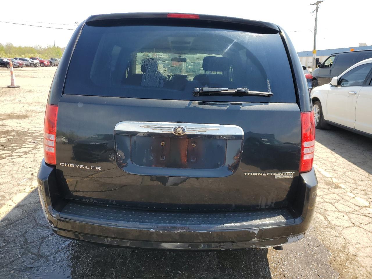 2010 Chrysler Town & Country Touring VIN: 2A4RR5D18AR257163 Lot: 94900375