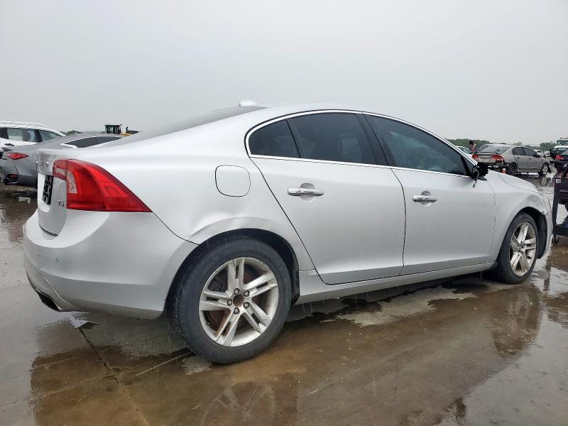 Sedans VOLVO S60 2015 Srebrny