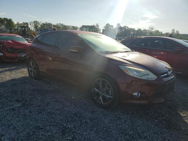 Sedans FORD FOCUS 2014 Czerwony