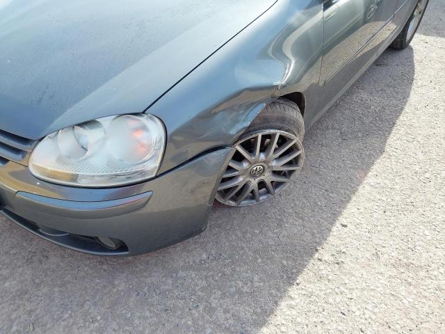 2005 VOLKSWAGEN GOLF GT TD