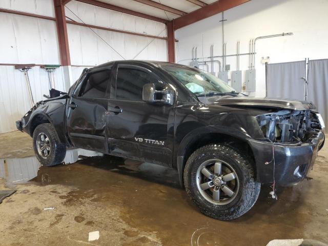  NISSAN TITAN 2015 Czarny