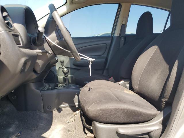 Sedans NISSAN VERSA 2013 Srebrny