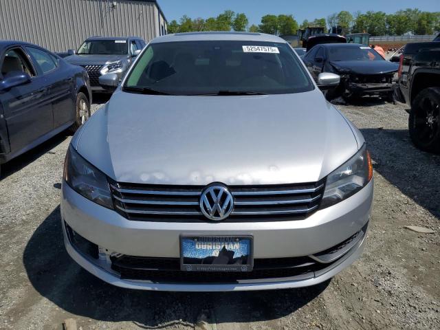 Седаны VOLKSWAGEN PASSAT 2013 Серебристый