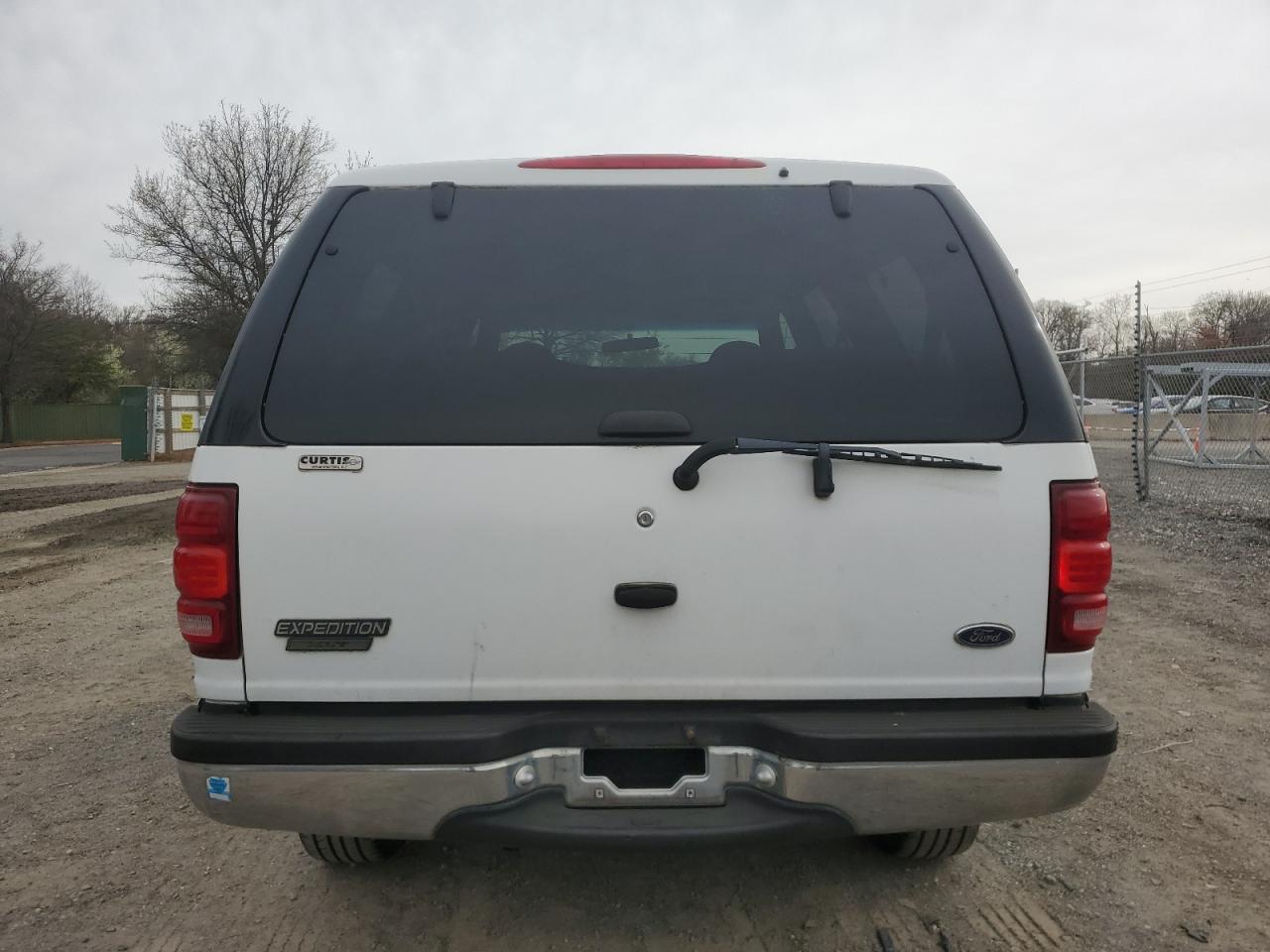 1998 Ford Expedition VIN: 1FMRU18W0WLA68991 Lot: 50852025