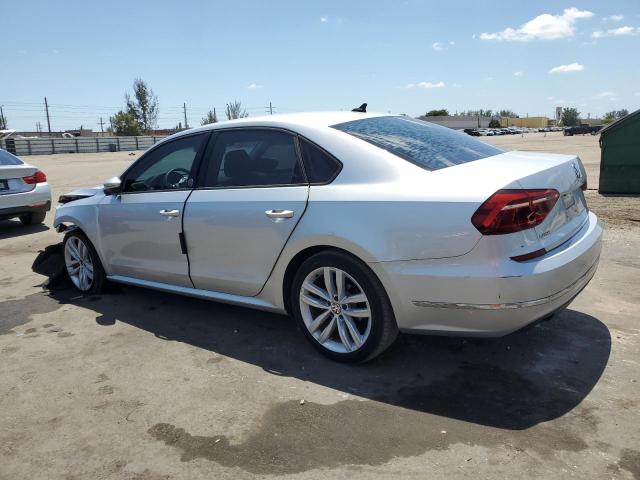  VOLKSWAGEN PASSAT 2019 Srebrny