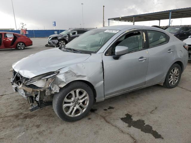  TOYOTA YARIS 2018 Silver