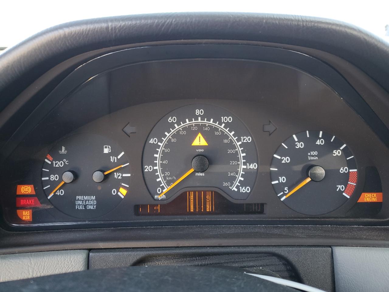 1998 Mercedes-Benz E 320 VIN: WDBJF65F4WA571172 Lot: 52113525