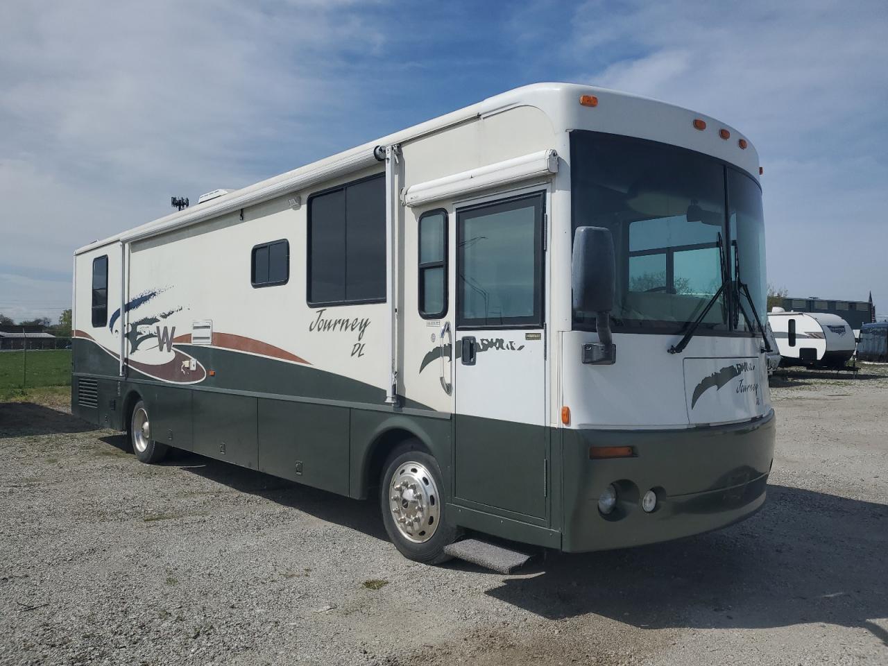 2002 Freightliner Chassis X Line Motor Home продається в Dyer, IN - Top/Roof