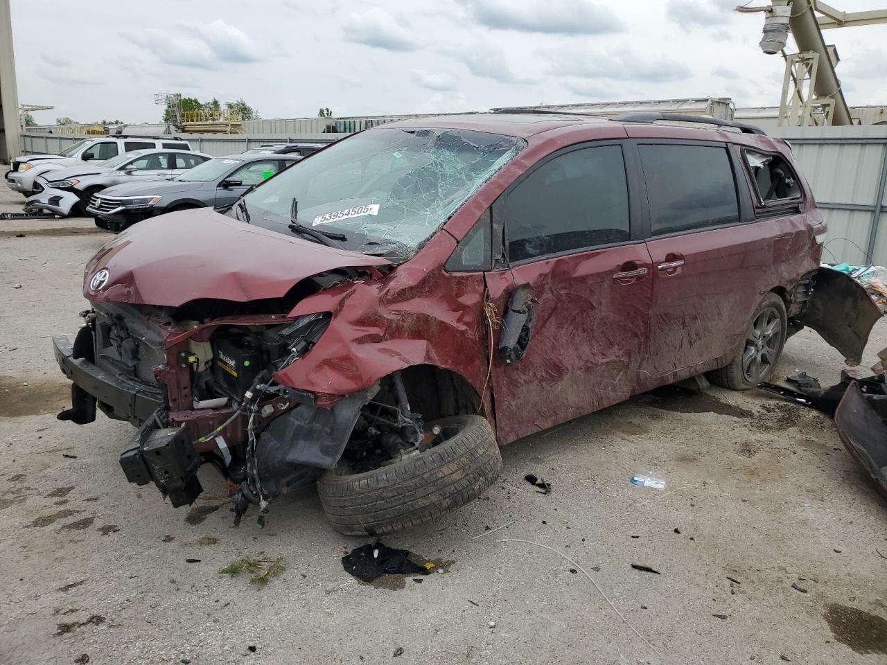 2017 Toyota Sienna Se იყიდება Kansas City-ში, KS - All Over