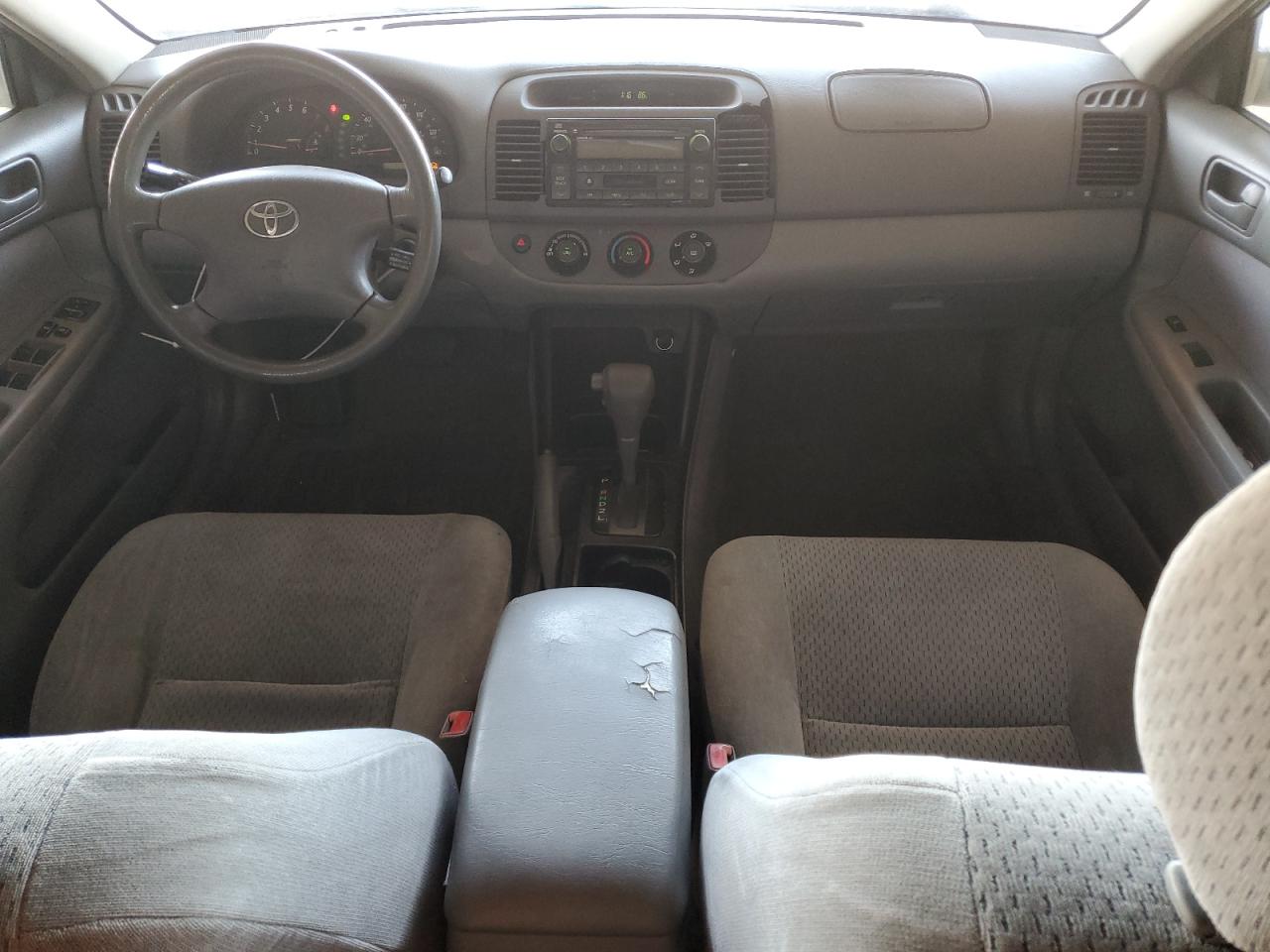 2002 Toyota Camry Le VIN: JTDBE32K520130983 Lot: 55381935