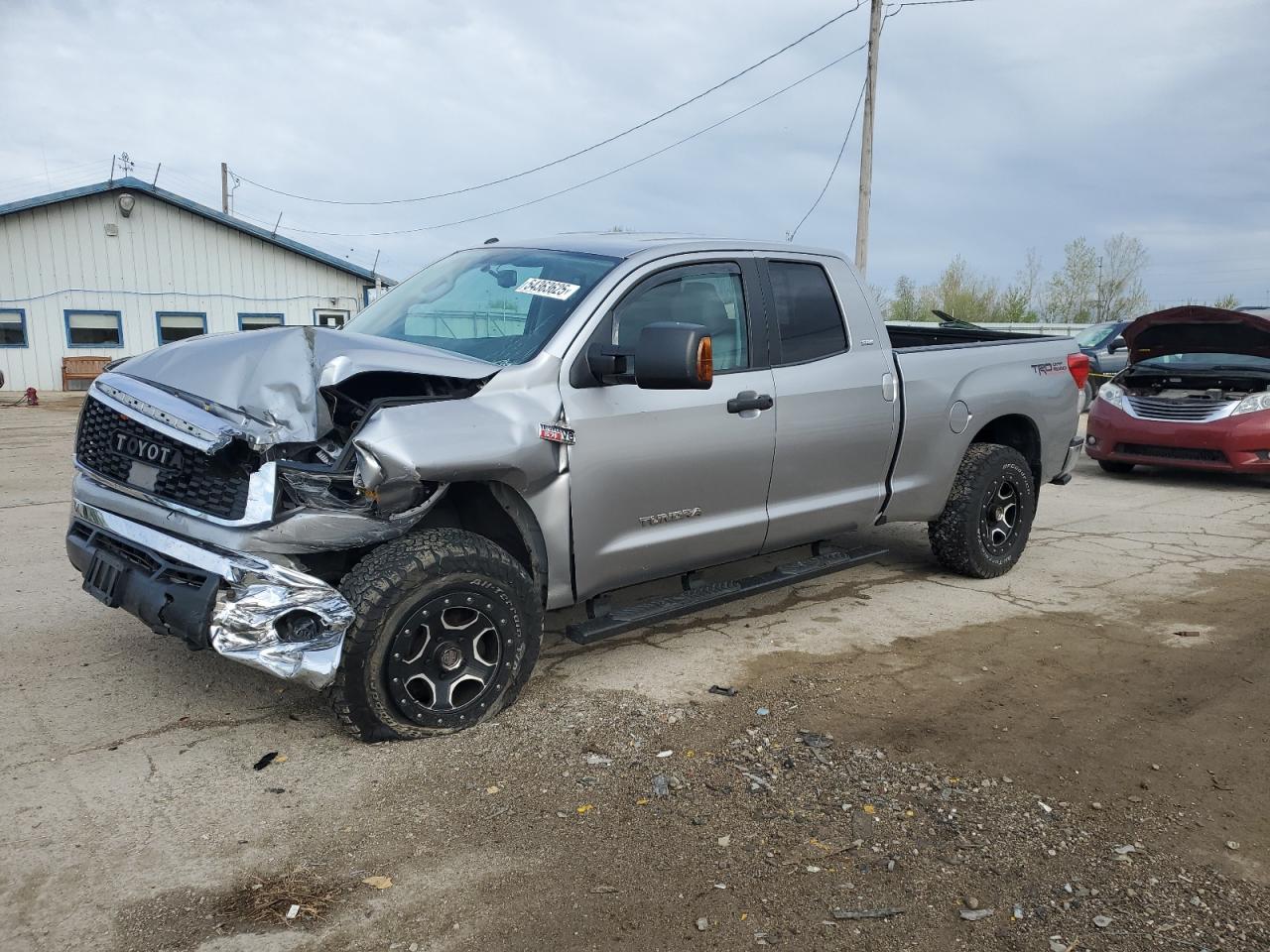 2010 Toyota Tundra Double Cab Sr5 იყიდება Pekin-ში, IL - Front End