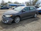 2012 Toyota Camry Hybrid продається в Wichita, KS - Rear End