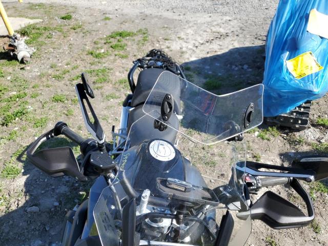  BMW R-SERIES 2023 Чорний