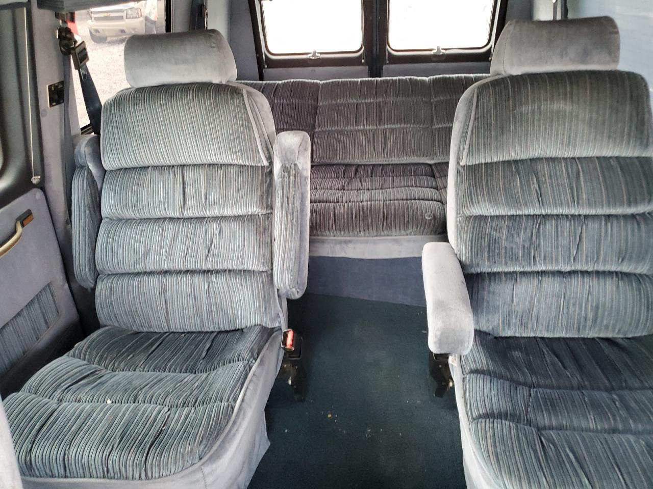 1992 Chevrolet G20 VIN: 1GBEG25K1N7130492 Lot: 51639375