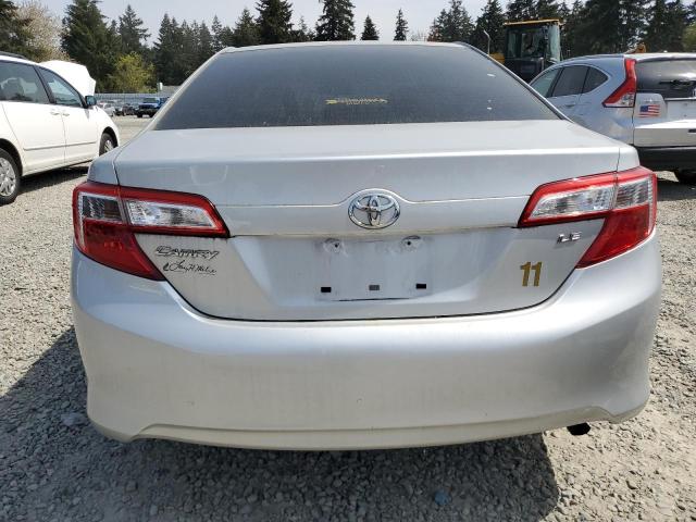 Sedans TOYOTA CAMRY 2013 Srebrny