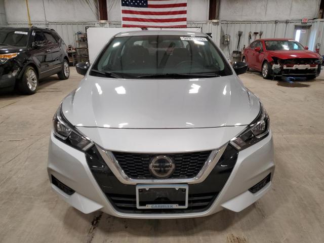  NISSAN VERSA 2020 Сріблястий