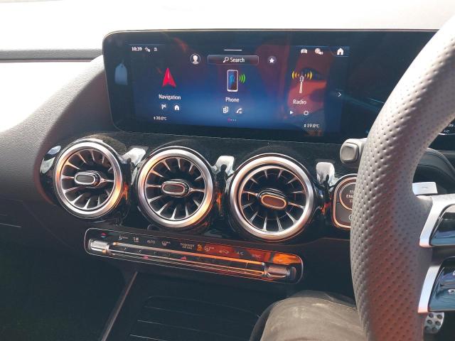 2024 MERCEDES BENZ GLA 200 AM
