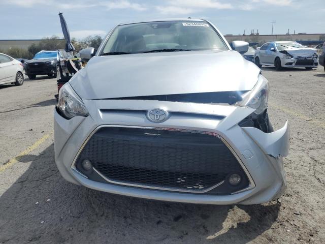  TOYOTA YARIS 2019 Srebrny