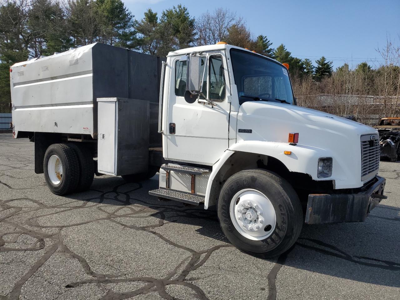 2001 Freightliner Fl70 Forestry Bucket Truck на продаже в Exeter, RI - Normal Wear