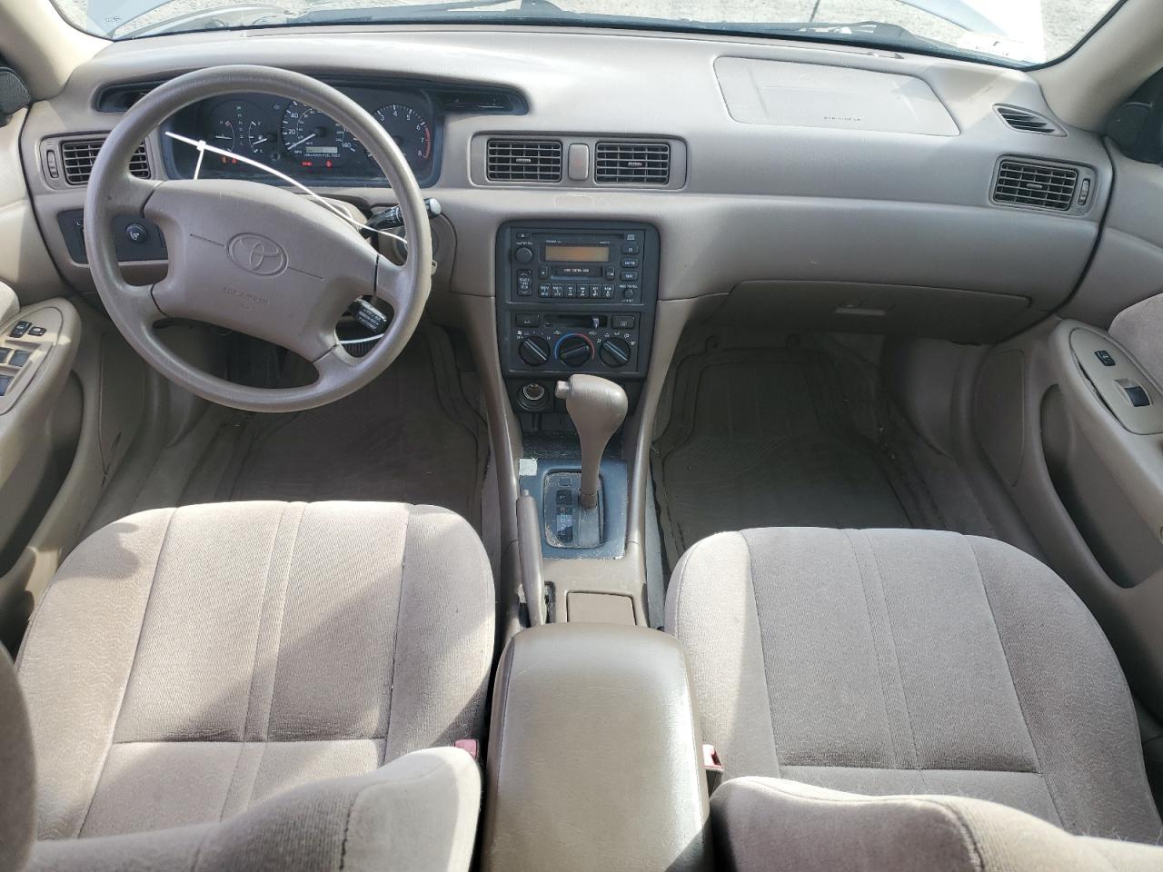 1999 Toyota Camry Le VIN: 4T1BF22K2XU075668 Lot: 54472425