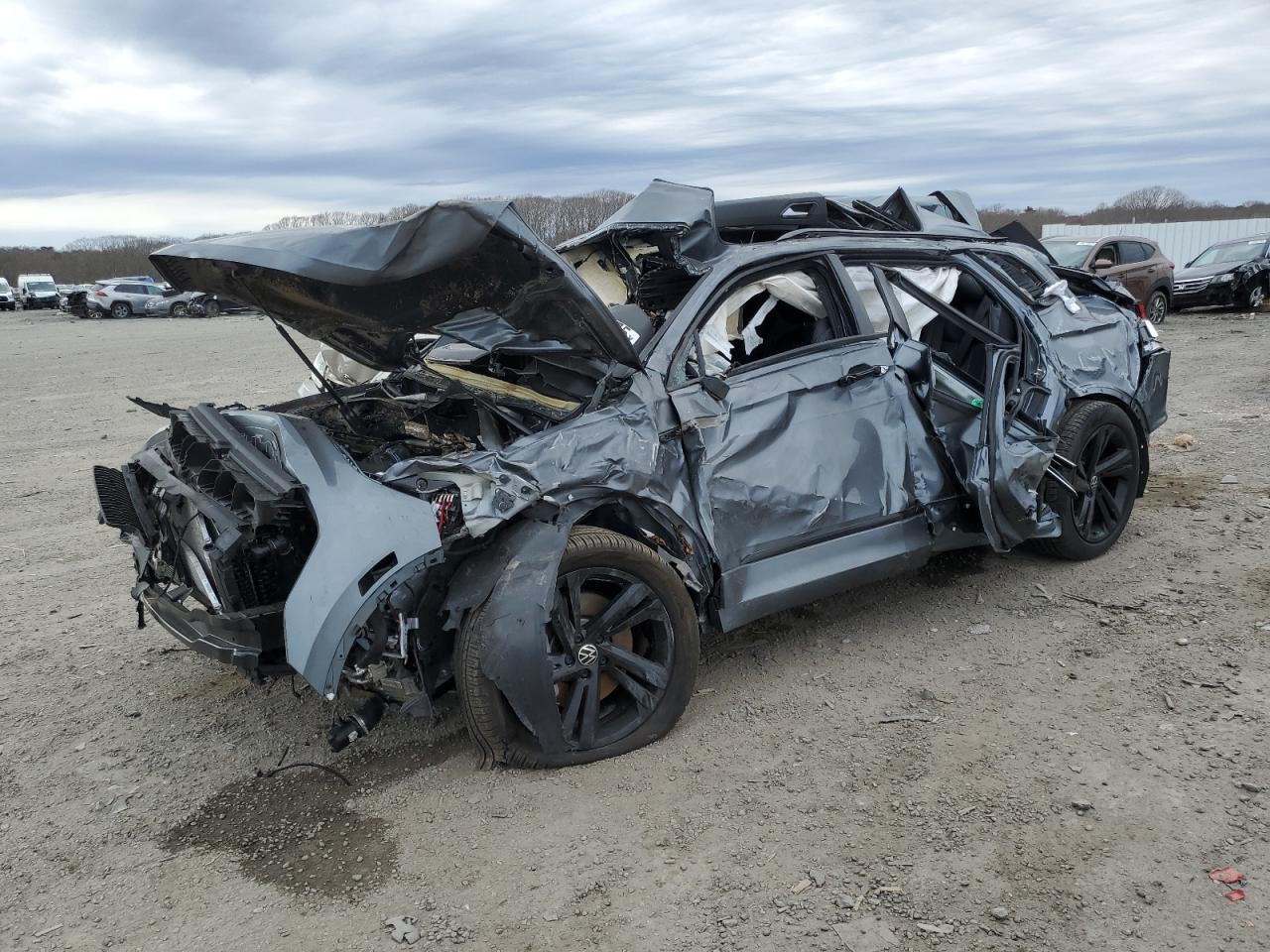 2024 Volkswagen Tiguan Se R-Line Black zu verkaufen in Assonet, MA - Rollover